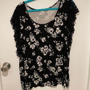 Torrid super soft lace trimmed sleeveless top
